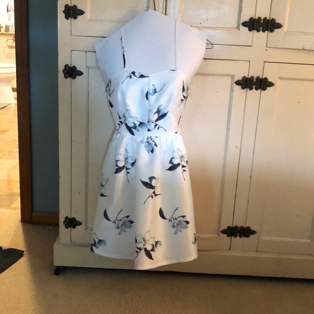 Beautiful floral cocktail dress! NEVER WORN